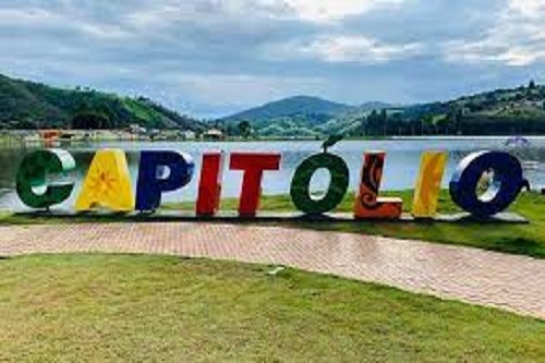 Capitólio: Trilha do Sol e Cachoeira da Ema